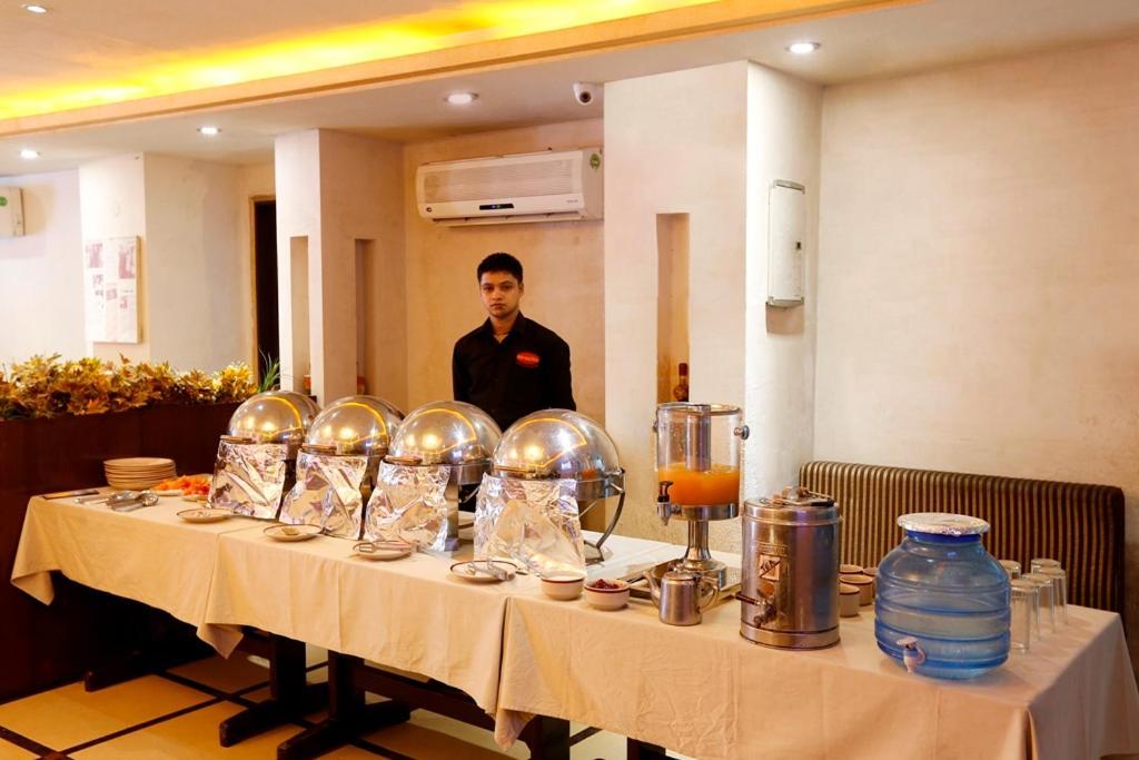 Airport La Sapphire Hotel & Restaurant Νέο Δελχί Εξωτερικό φωτογραφία