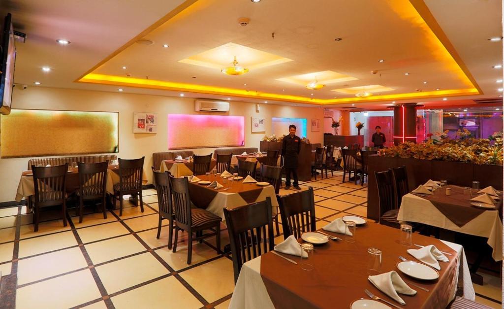 Airport La Sapphire Hotel & Restaurant Νέο Δελχί Εξωτερικό φωτογραφία