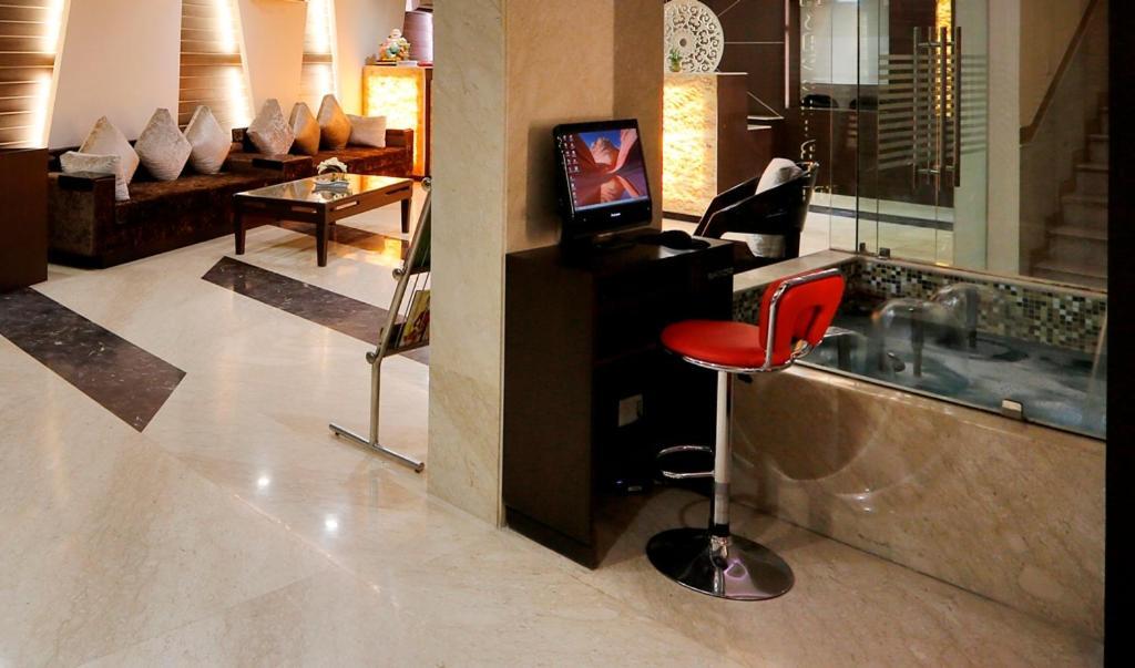 Airport La Sapphire Hotel & Restaurant Νέο Δελχί Εξωτερικό φωτογραφία
