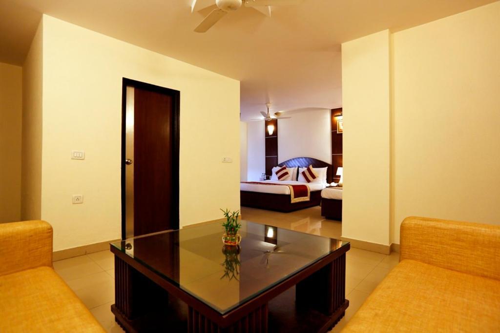 Airport La Sapphire Hotel & Restaurant Νέο Δελχί Εξωτερικό φωτογραφία