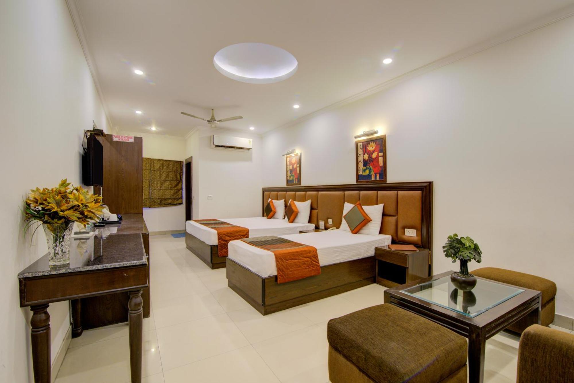 Airport La Sapphire Hotel & Restaurant Νέο Δελχί Εξωτερικό φωτογραφία