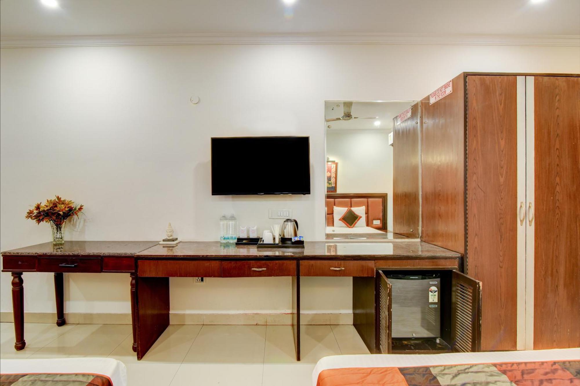 Airport La Sapphire Hotel & Restaurant Νέο Δελχί Εξωτερικό φωτογραφία