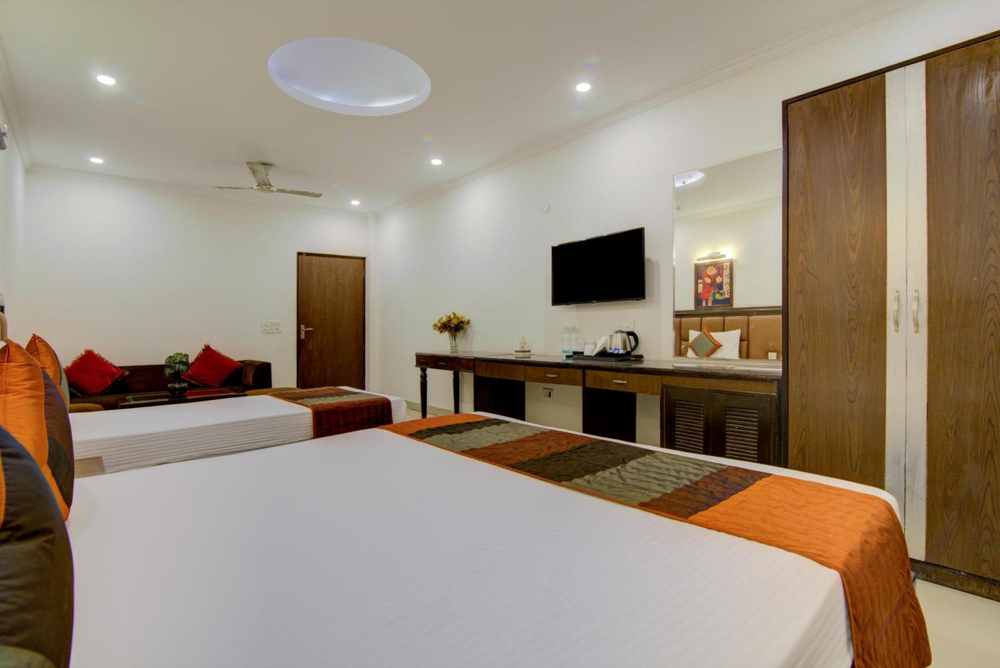 Airport La Sapphire Hotel & Restaurant Νέο Δελχί Εξωτερικό φωτογραφία